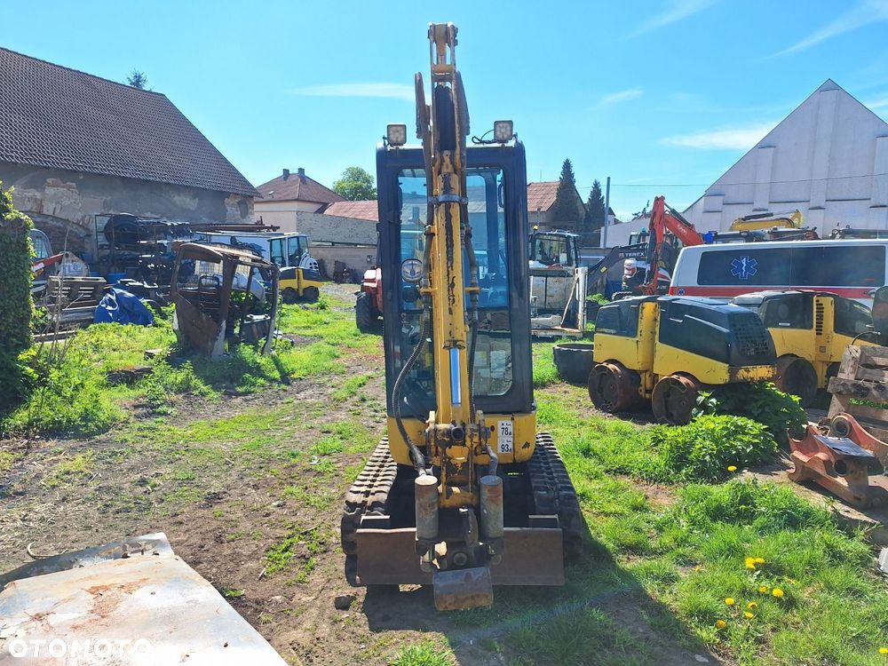 Komatsu Pc16R-3Hs - 2