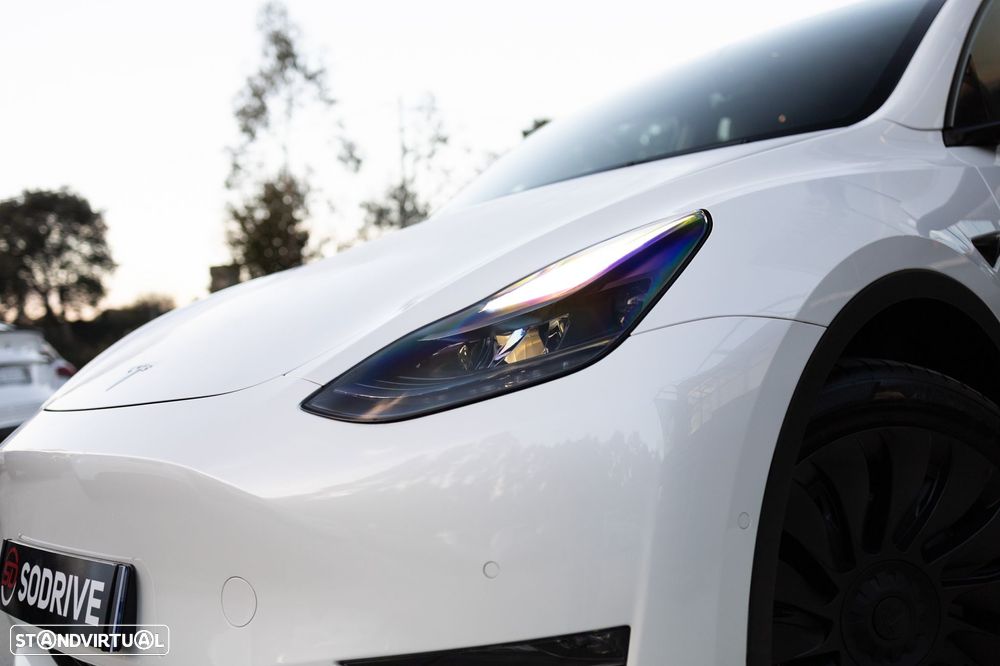 Tesla Model Y Long Range Dual Motor AWD - 9