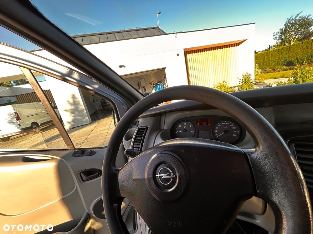 Opel Vivaro - 8