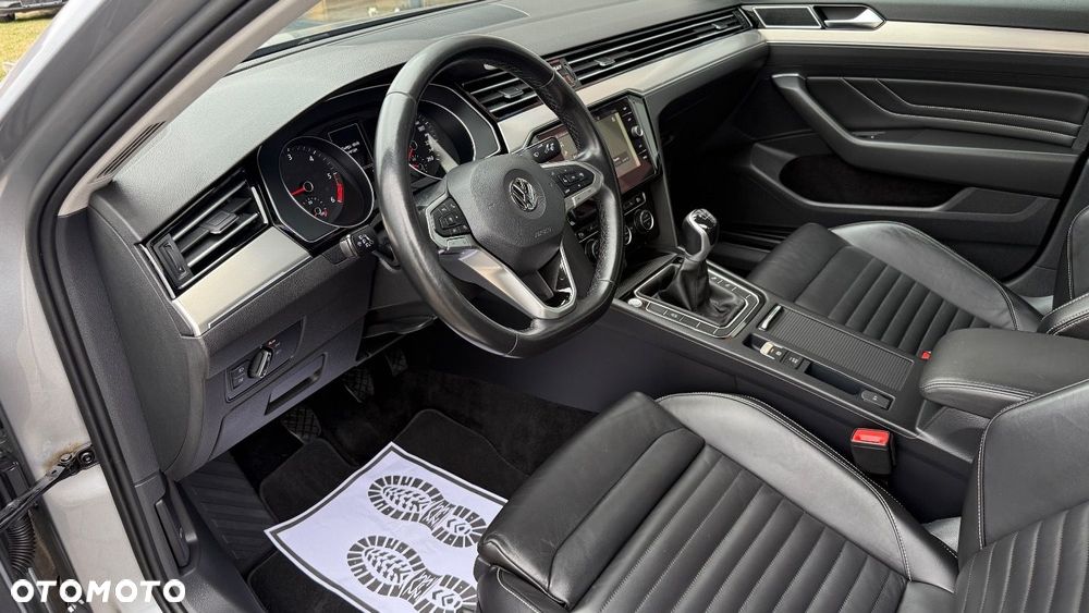 Volkswagen Passat - 20