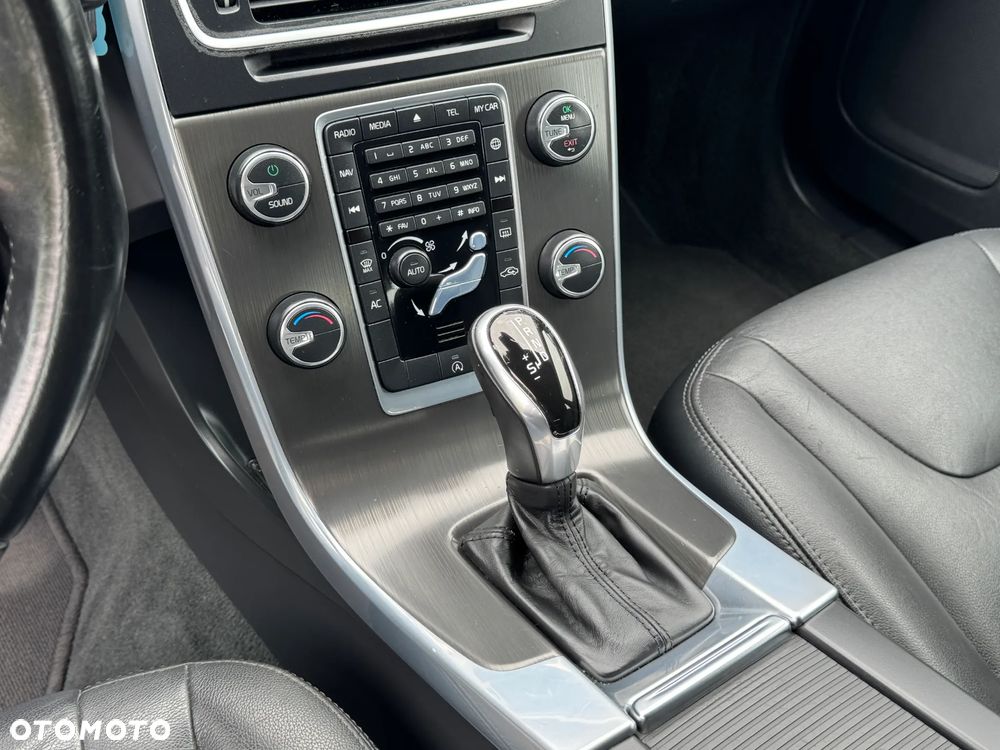 Volvo V60 D2 Summum - 21