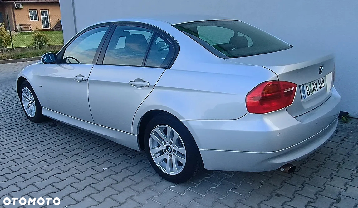 BMW Seria 3 318i - 24