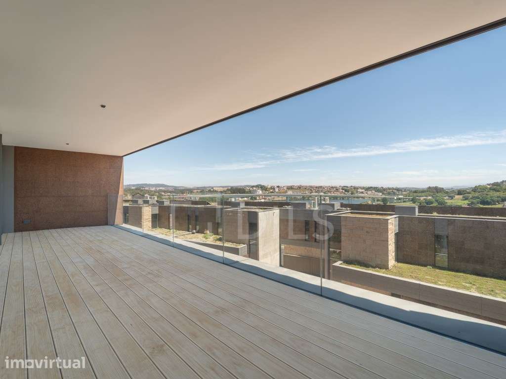 Apartamento T3+1, com varanda, frente ao Rio Douro - Grande imagem: 3/106