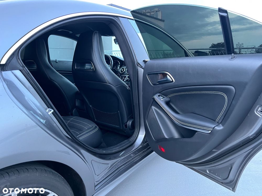 Mercedes-Benz CLA 180 BlueEffICIENCY Edition - 26
