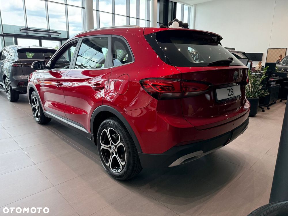 MG ZS Hybrid+ - 4