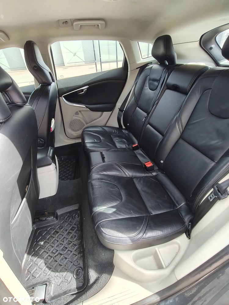 Volvo V40 D2 Momentum - 4