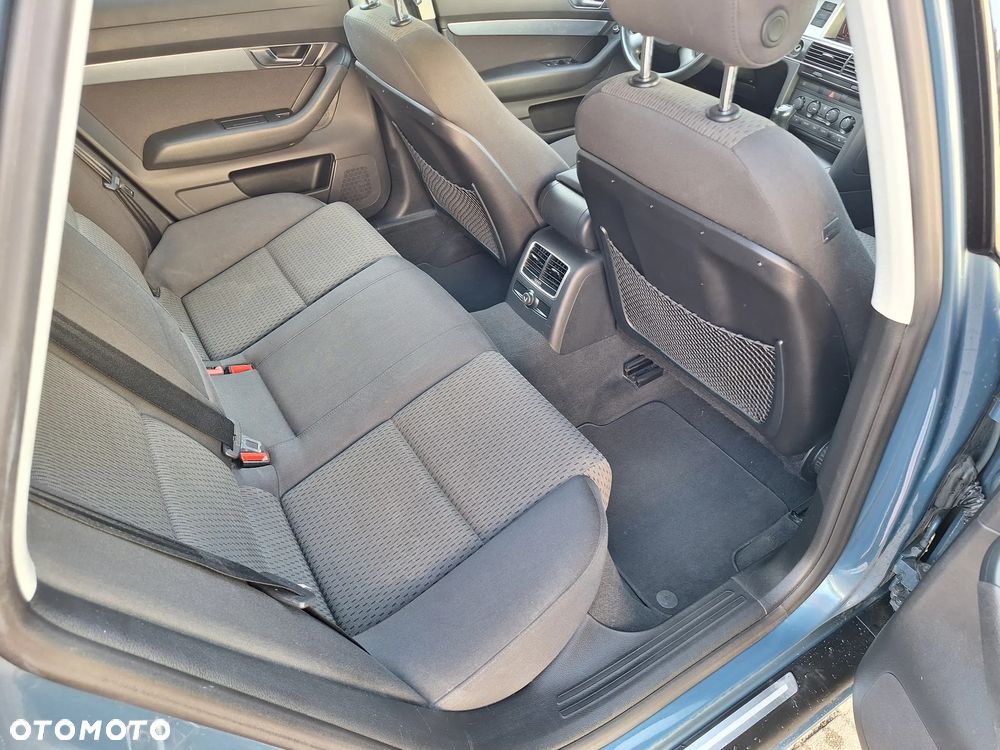 Audi A6 Avant - 16