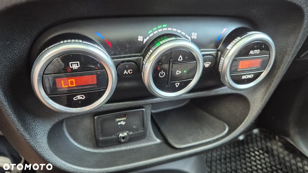 Fiat 500L 1.4 16V Urban Edition - 11