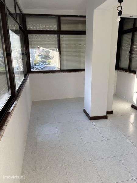 T2 com boas areas e vista desafogada - Grande imagem: 4/8