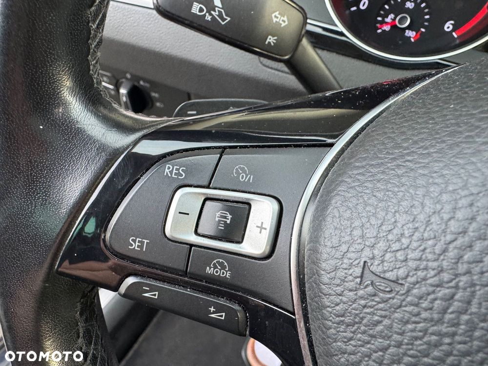 Volkswagen Passat 2.0 TDI SCR DSG Highline - 25