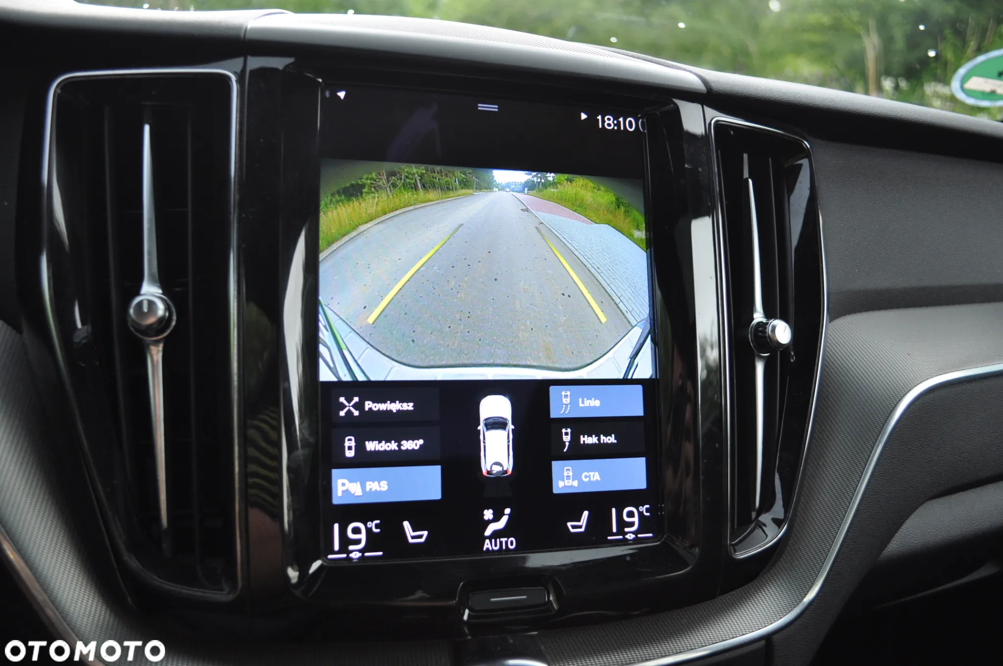 Volvo XC 60 T6 Plug-In Hybrid AWD R-Design - 16