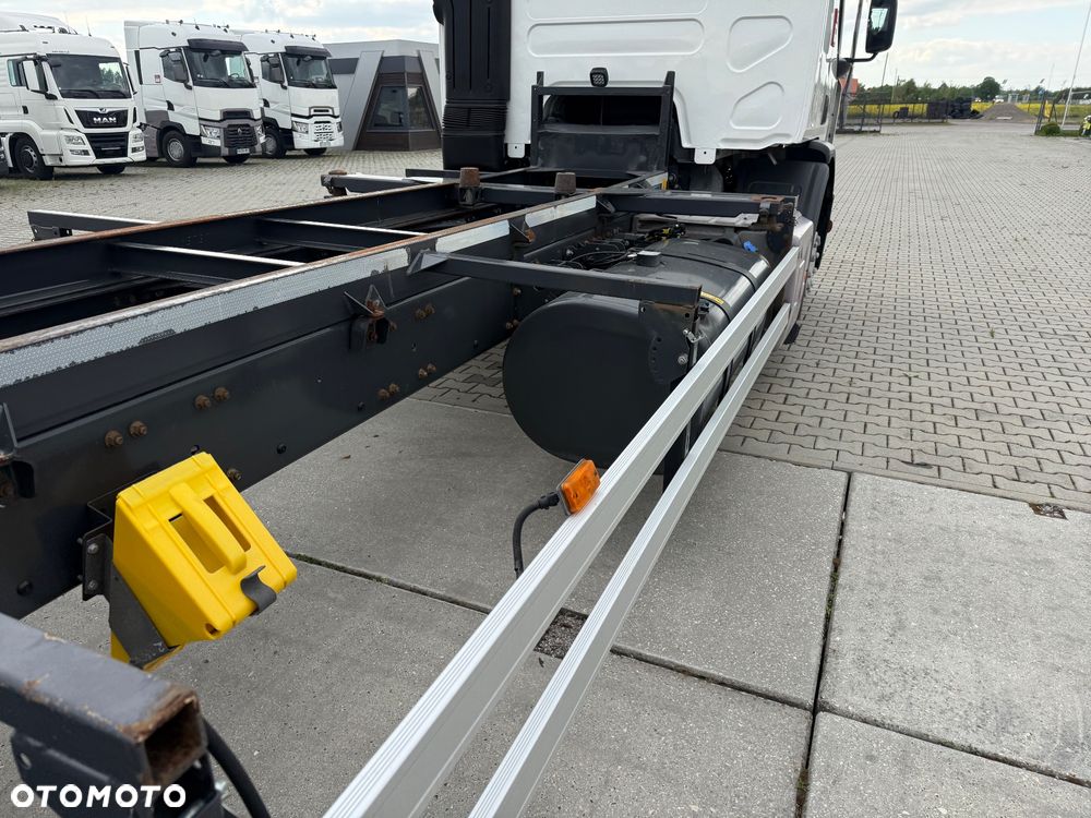 Renault D 380 / POD KONTENERY / WINDA / DO ZABUDOWY / PRZÓD TYŁ PODUSZKA / SYPIALNA / SPROWADZONY / STAN BDB / / / - 20