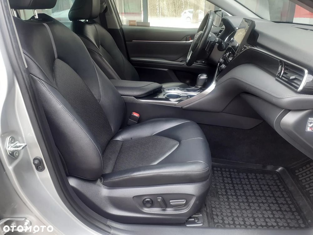 Toyota Camry 2.5 Hybrid Executive CVT - 26