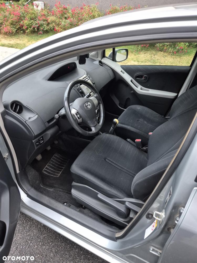 Toyota Yaris 1.3 Sol - 8