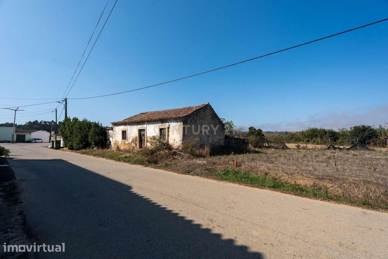 ** OPORTUNIDADE DE INVESTIMENTO: MORADIA T2 EM RUÍNA COM TERRENO ** - Grande imagem: 2/11