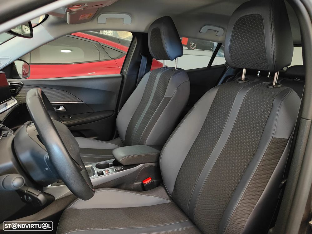 Peugeot 2008 1.2 PureTech Allure - 29
