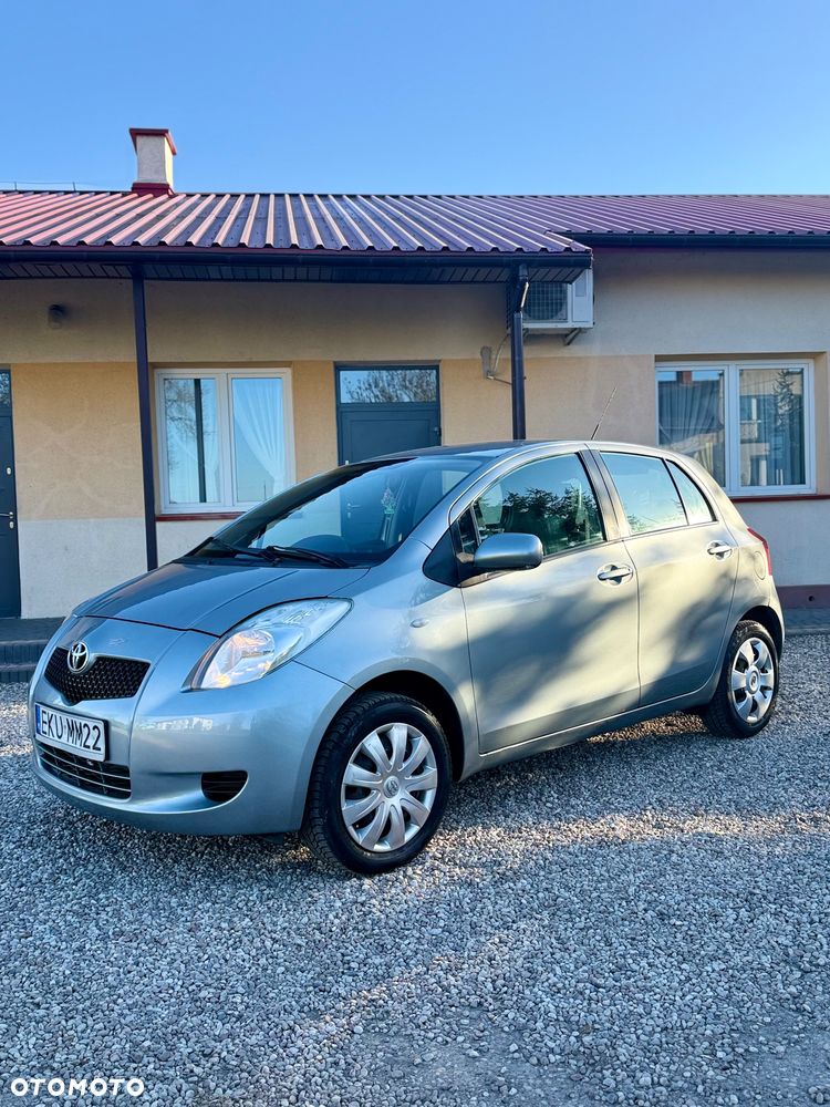 Toyota Yaris 1.3 - 9