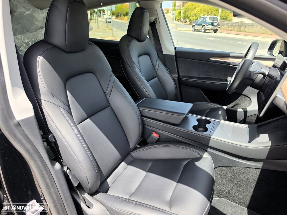 Tesla Model Y Long Range Dual Motor AWD - 29