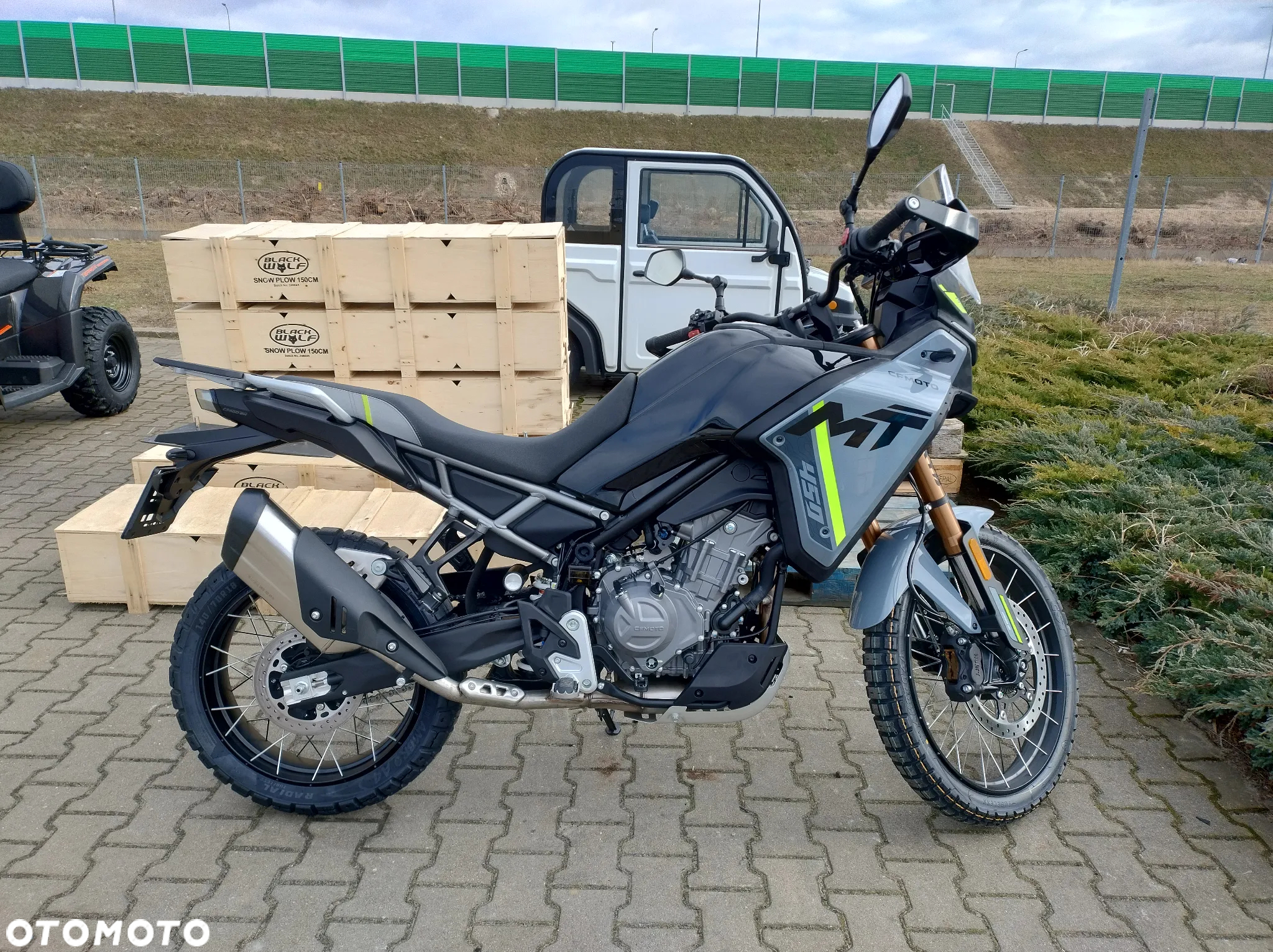 CFMoto MT - 3