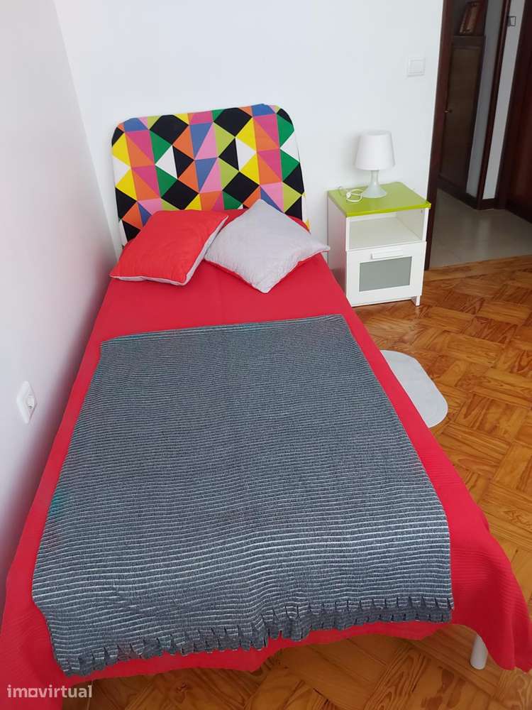 Quarto - localizado em Santo Ildefonso Porto - Grande imagem: 4/11