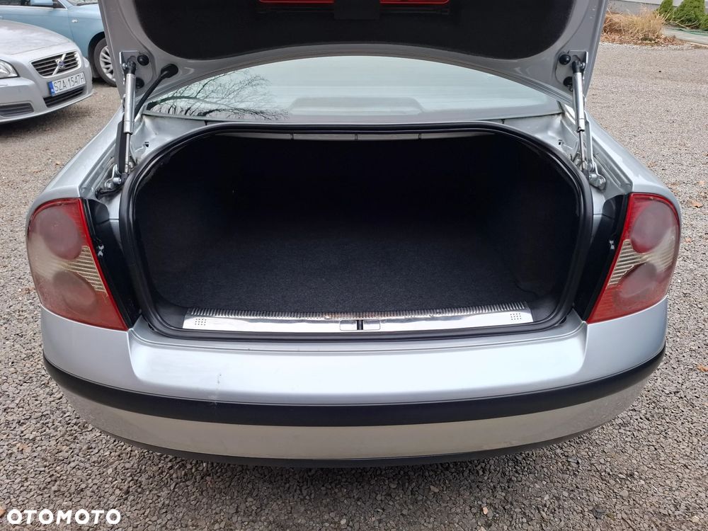 Volkswagen Passat - 11