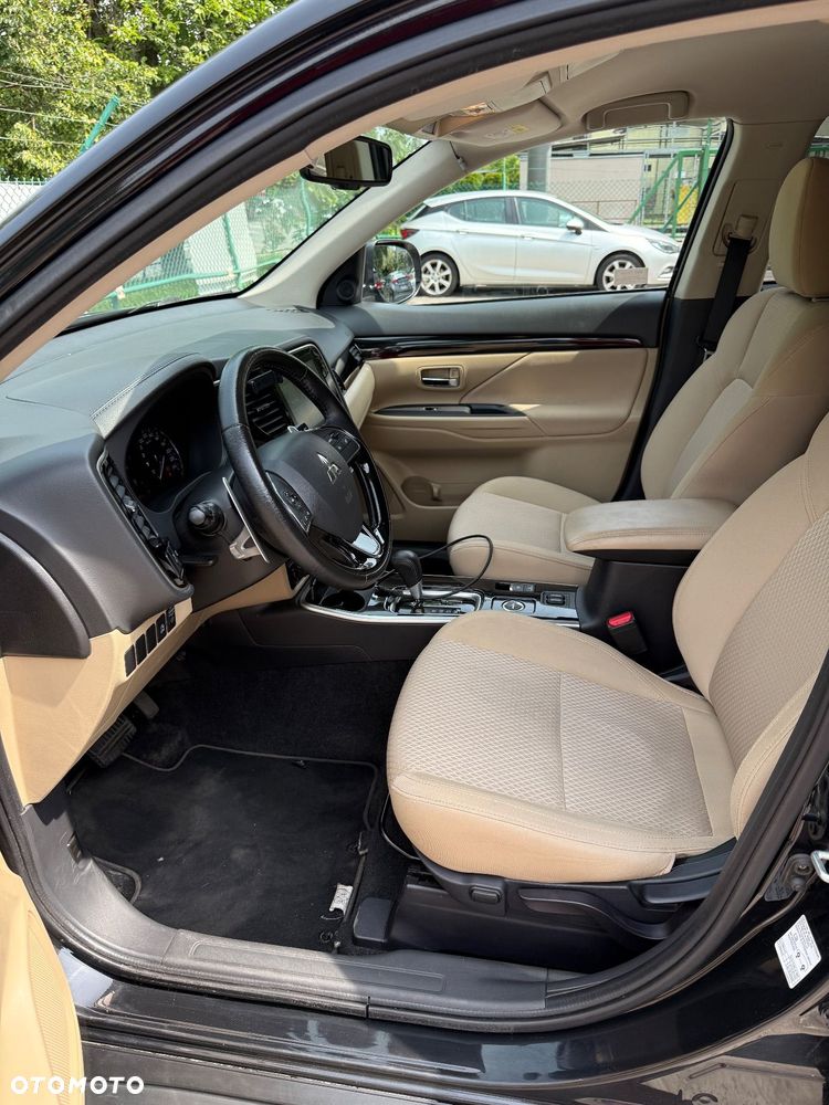Mitsubishi Outlander - 10