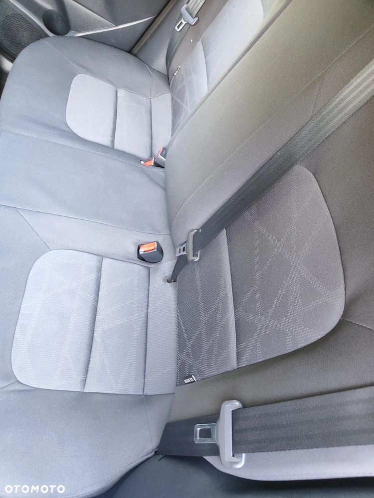 Kia Rio 1.2 L - 7