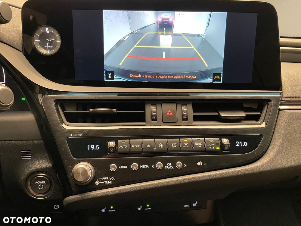 Lexus ES 300h Business Edition - 14