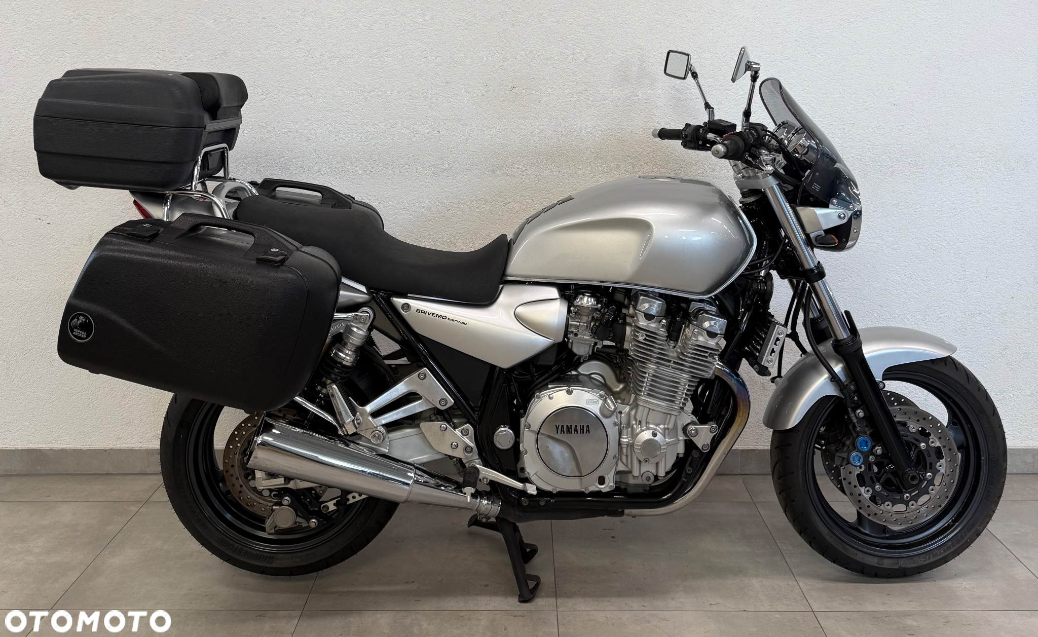 Yamaha XJR - 4