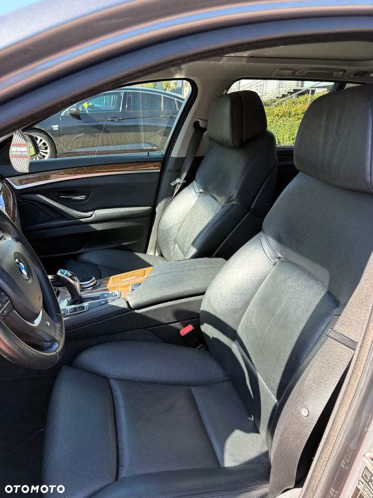 BMW Seria 5 530d xDrive - 14