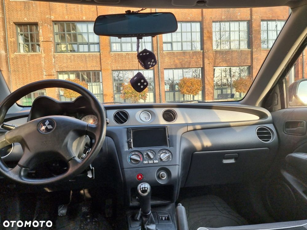 Mitsubishi Outlander - 8