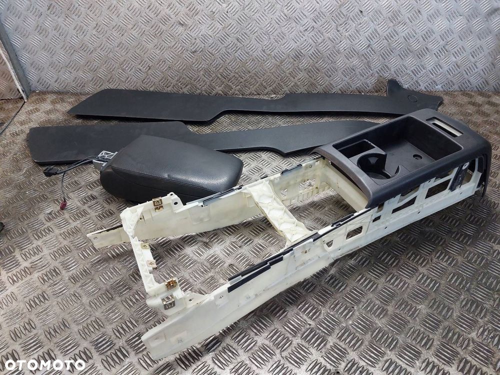 TUNEL ŚRODKOWY PODŁOKIETNIK AUDI A6 C6 EU EUROPA - 1