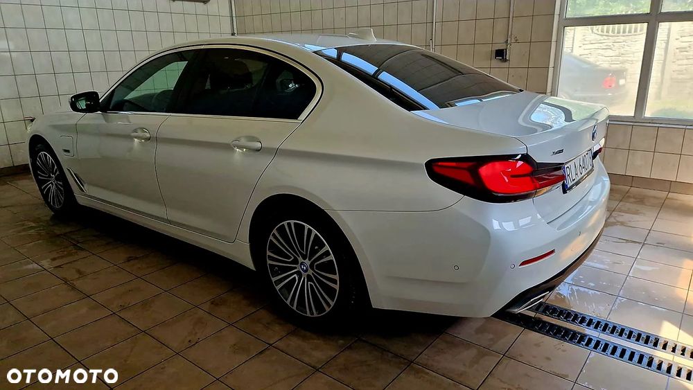 BMW Seria 5 530e M Sport Edition - 3