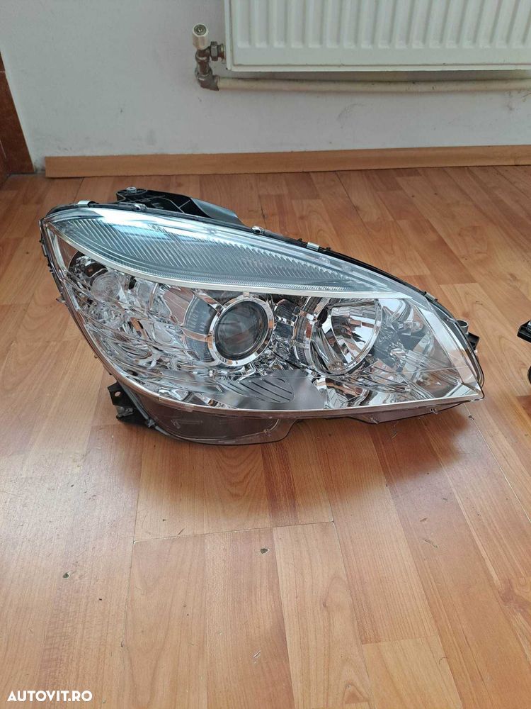 Far stanga/dreapta Mercedes C Class W204 an 2007-2010 , sunt noi - 2