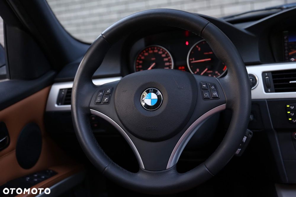 BMW Seria 3 318d DPF Touring - 24