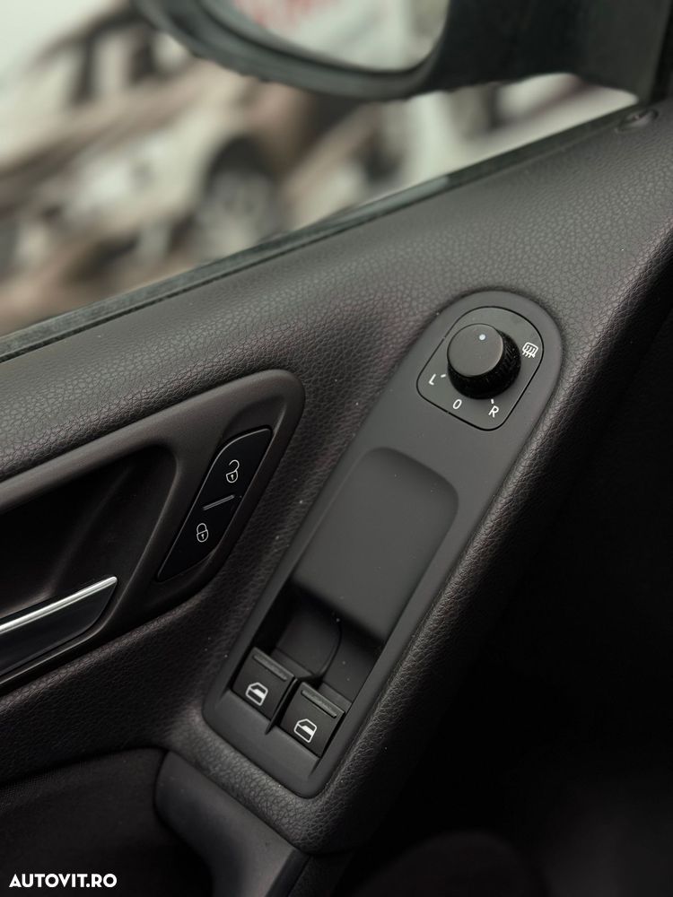 Volkswagen Golf - 33