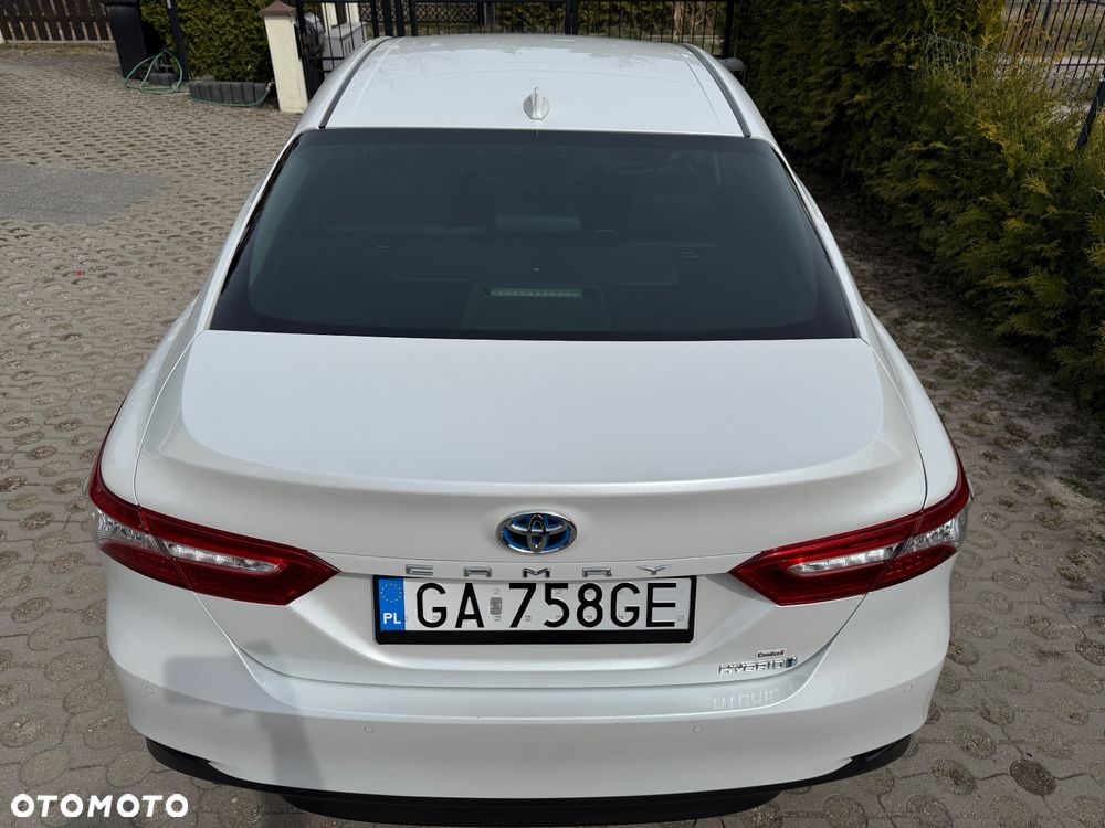 Toyota Camry - 4