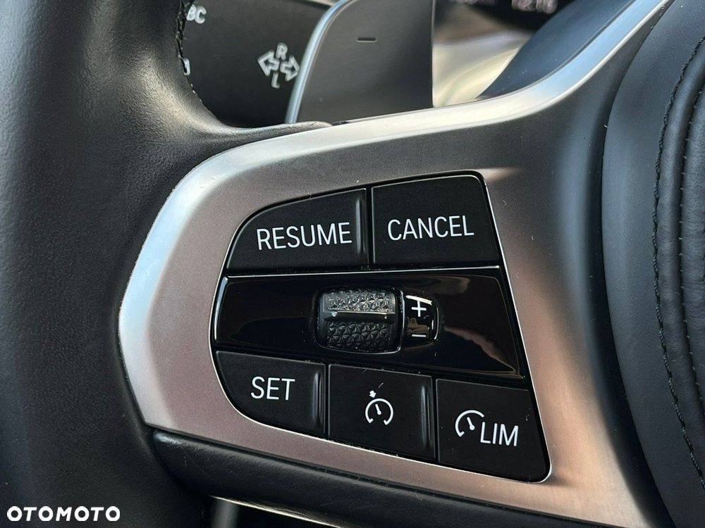 BMW Seria 3 330e xDrive M Sport - 24