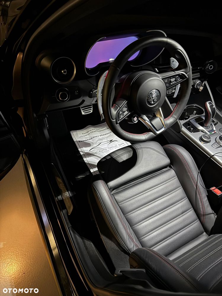 Alfa Romeo Giulia 2.0 Turbo Competizione Q4 - 6