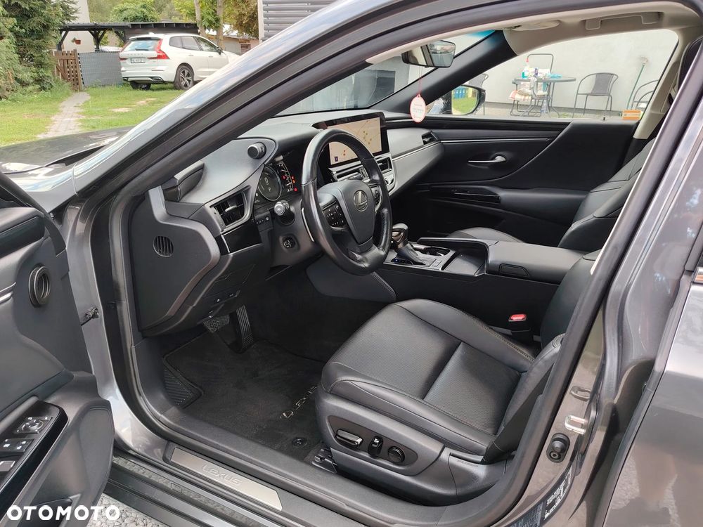 Lexus ES 300h Business Edition - 17