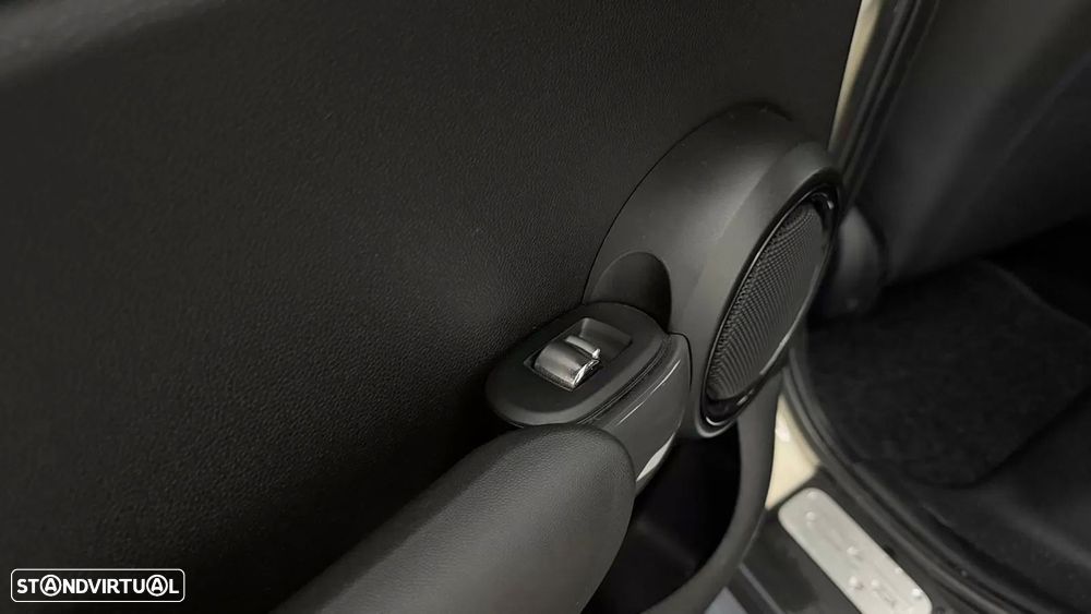 MINI 5 Portas One D - 23