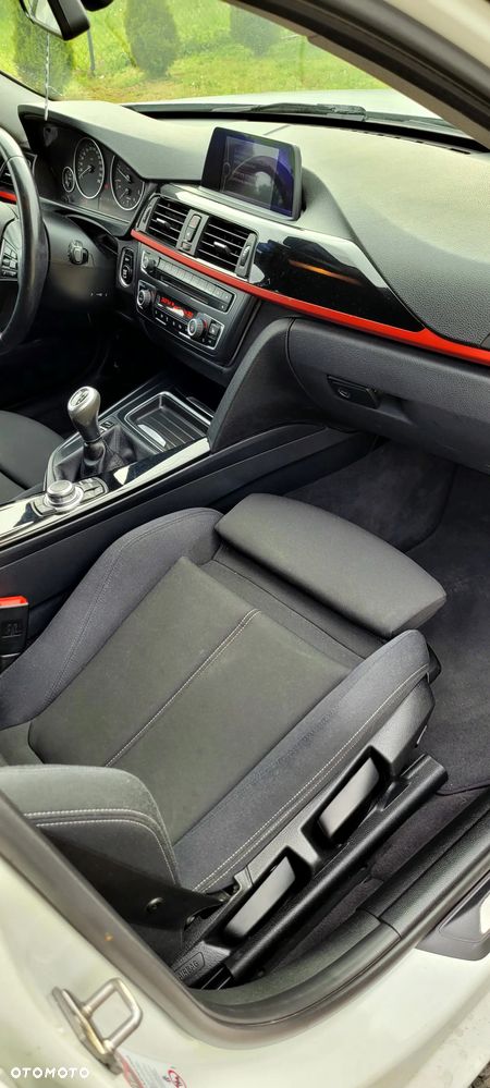 BMW Seria 3 320d DPF Edition Sport - 30