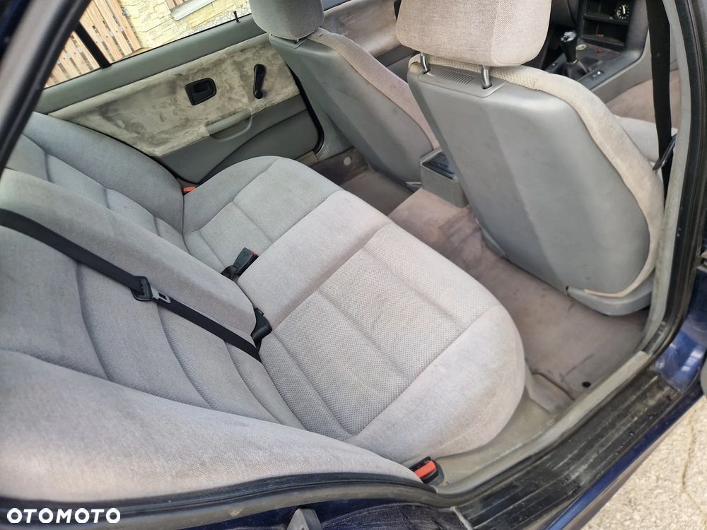 BMW Seria 3 318i - 31