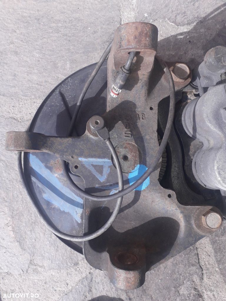 Fuzeta stanga dreapta fata Iveco , pe simplu 2006 2007 2008 2009 - 1