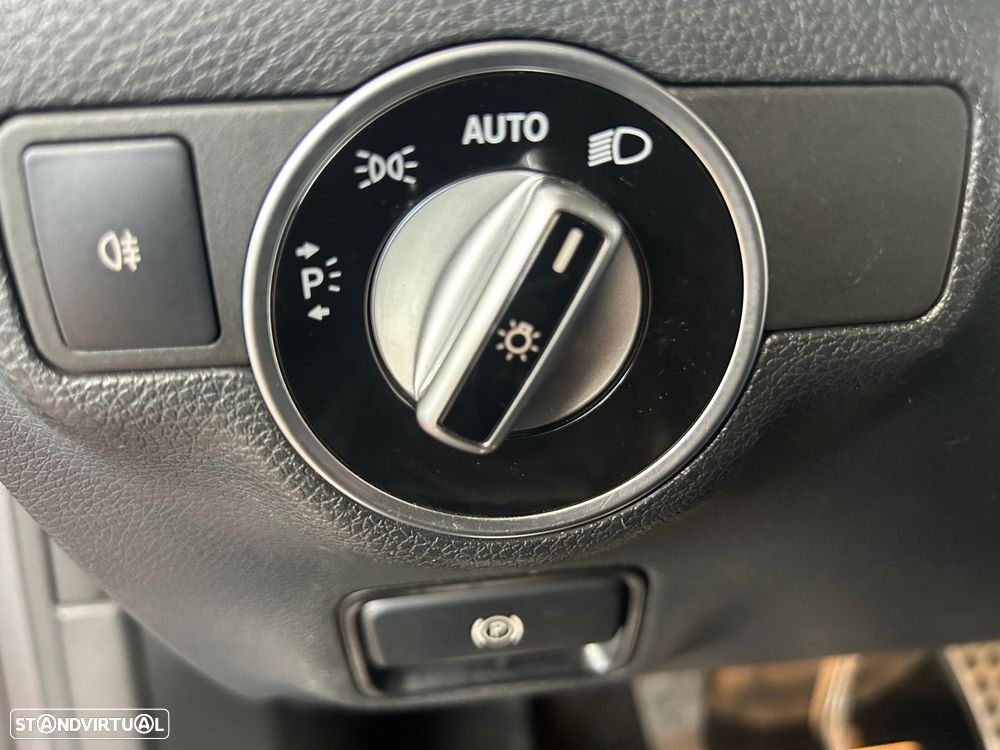 Mercedes-Benz CLA 200 d Shooting Brake AMG Line - 24
