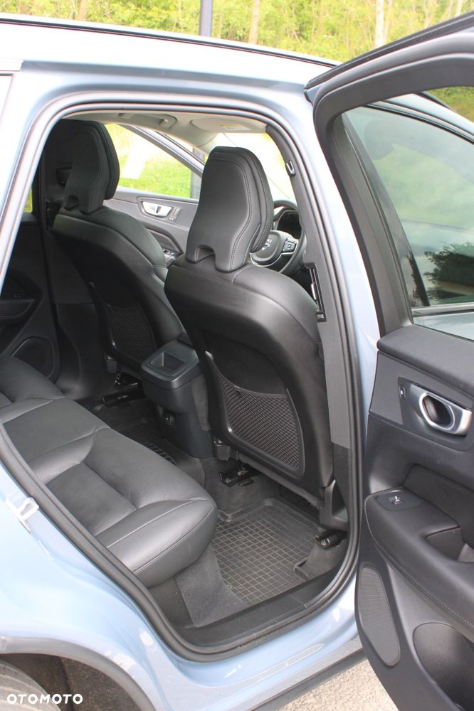 Volvo XC 60 B5 B AWD Plus Black Edition - 6