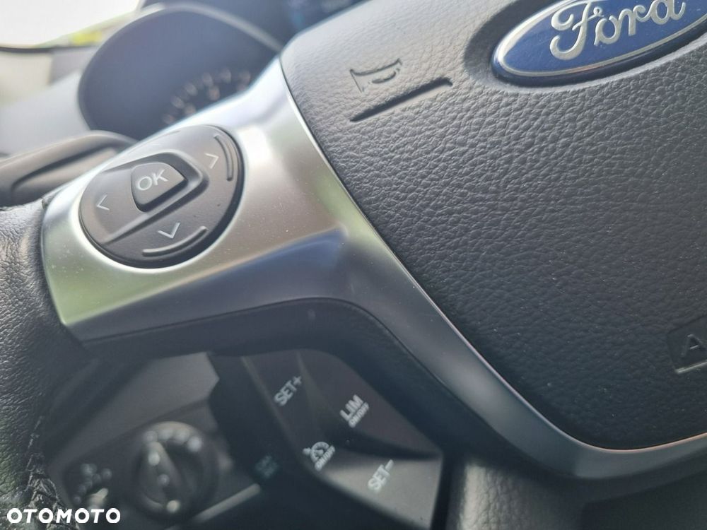Ford Kuga 1.5 EcoBoost 2x4 Titanium - 16