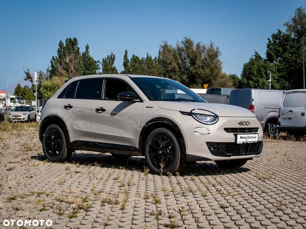 Fiat 600 1.2 Turbo Sport eDCT - 4