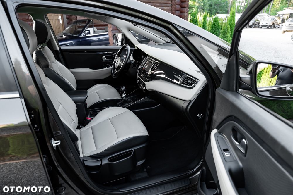 Kia Carens 1.7 CRDi L 7os - 24