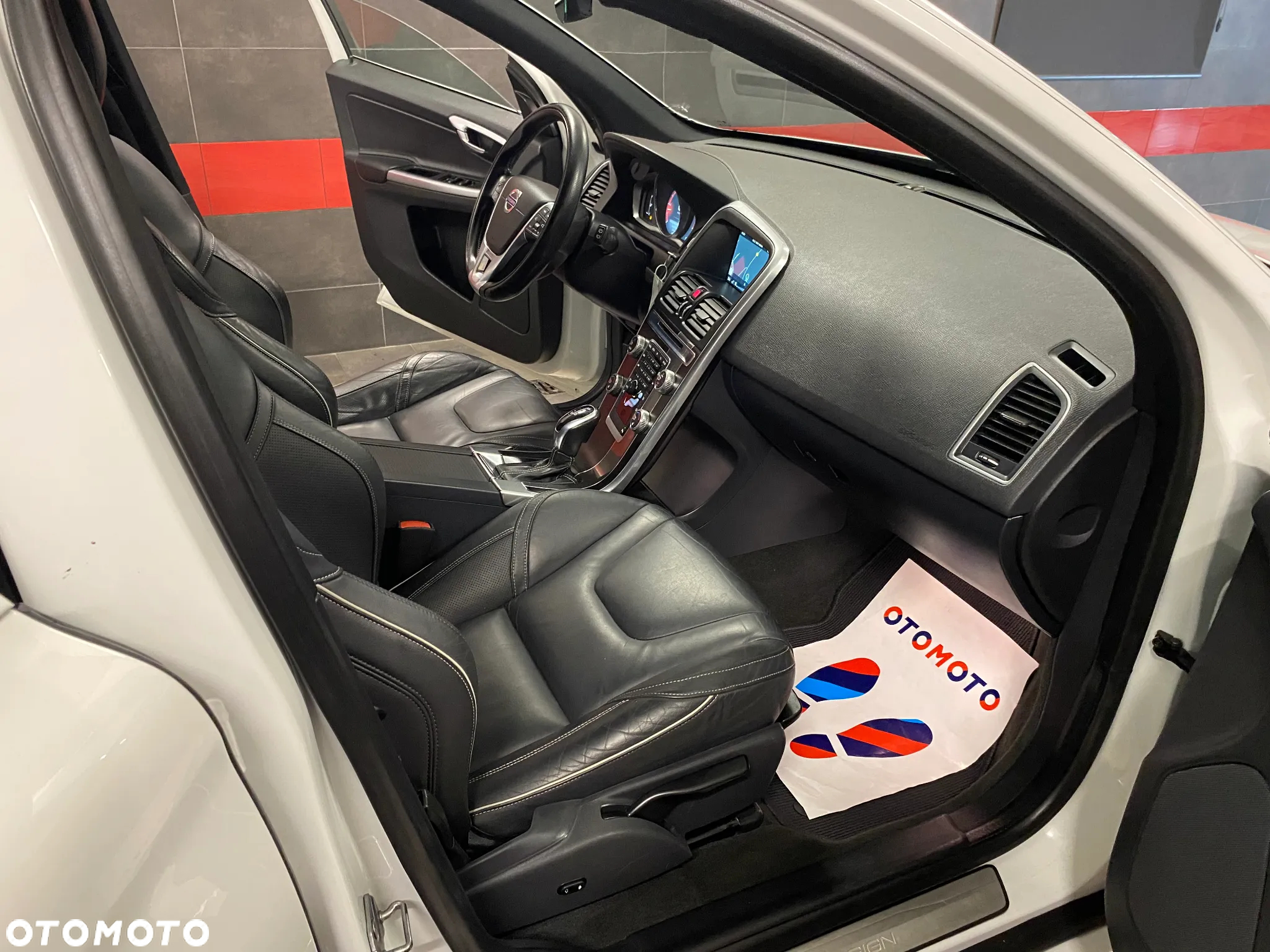 Volvo XC 60 D4 Geartronic RDesign - 13